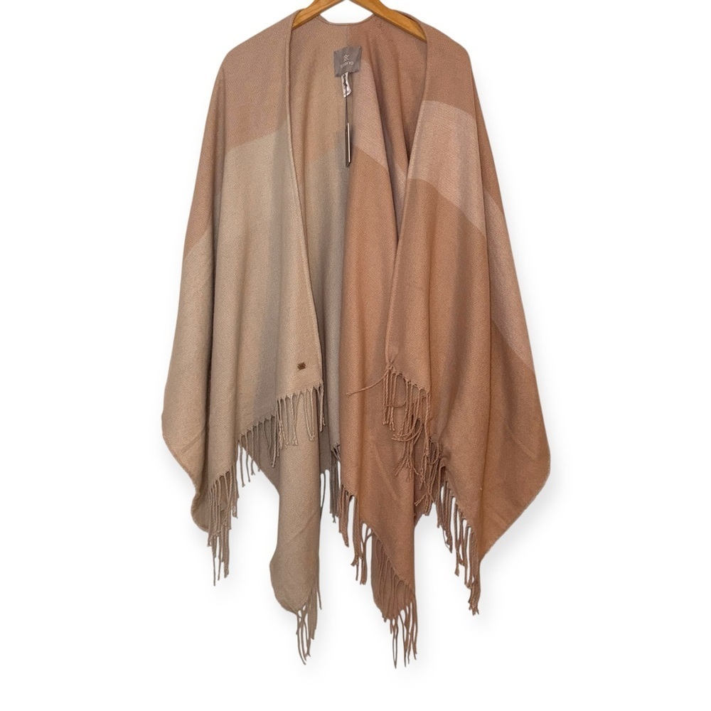 NWT Colorblock Fringe Ruana Shawl Wrap Poncho Beige Blush One Size - Picture 6 of 11